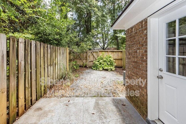 Building Photo - 1297 Mathis Ferry Rd