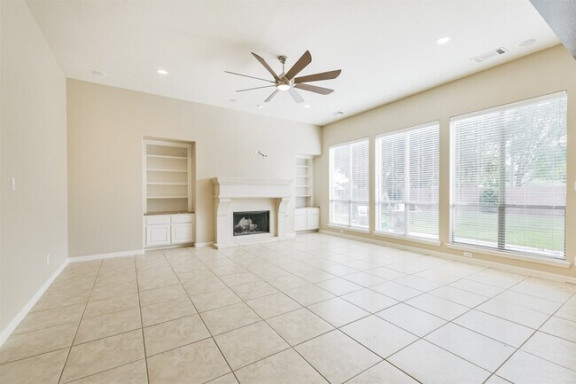 Building Photo - 8902 Lilac Springs