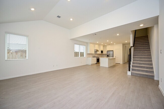 Building Photo - 6427 Seafoam Lake Dr