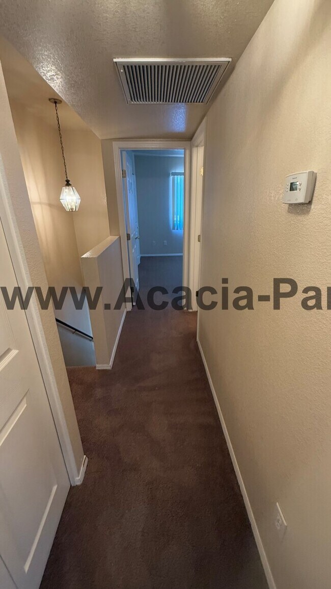 Building Photo - Gated Two Bedroom Townhome