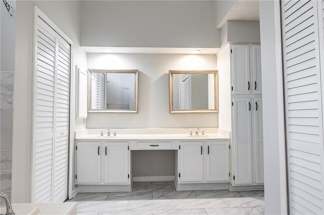 Building Photo - 7766 Hampton Cove