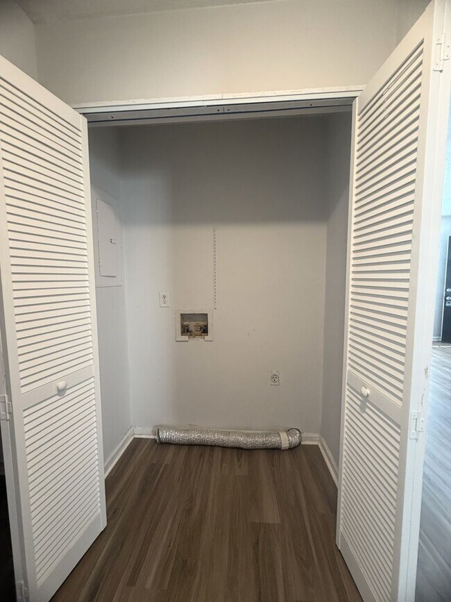 Building Photo - 4816 Hoyle Dr