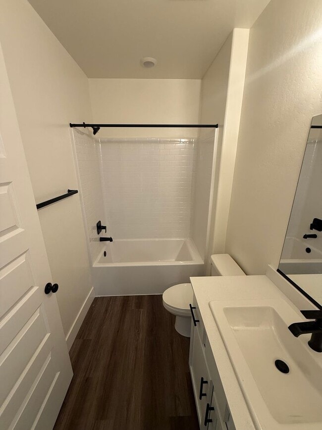 Building Photo - Stunning New-Construction two-story home 5bed 3bath