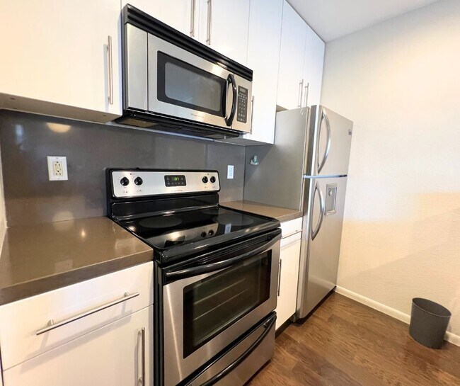 Building Photo - 141 S Clark Dr