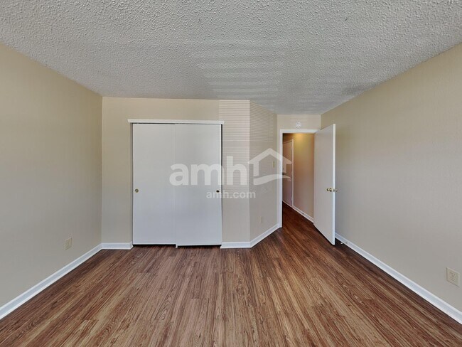 Building Photo - 2092 Meadowlark Ln