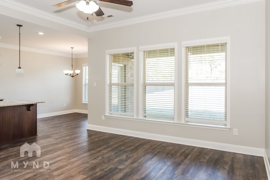 Building Photo - 27571 Carrington Ct