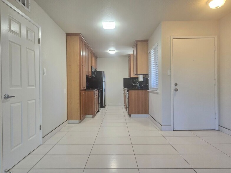 Building Photo - 3591 Brookdale Dr