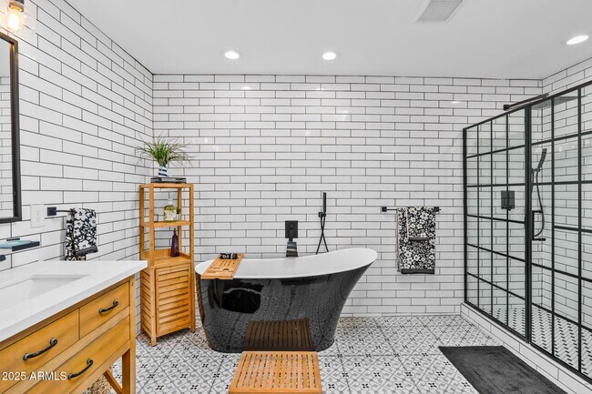 Building Photo - 4402 E Turney Ave