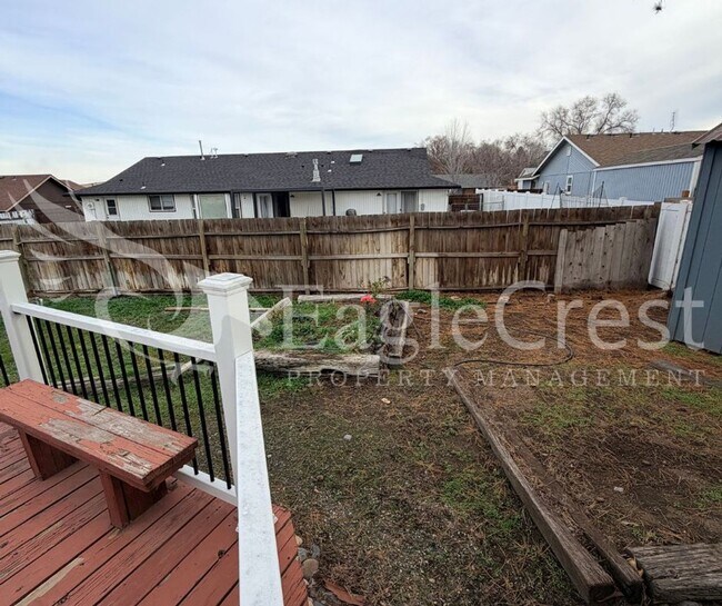 Building Photo - Thoughtfully Designed 3 Bedroom 2 bathroom Home with Open Kitchen and Private Deck