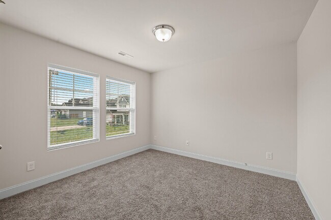 Building Photo - Spacious 4-Bedroom Retreat with 2.5 Baths ...
