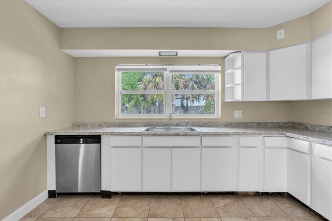 Building Photo - 333 72nd Ave