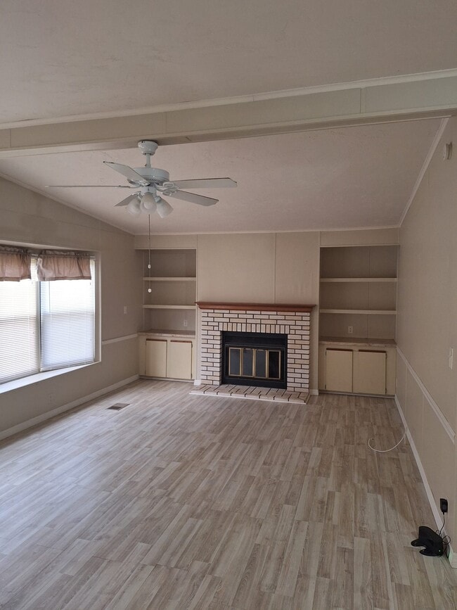 Building Photo - 17444 Raintree Ct