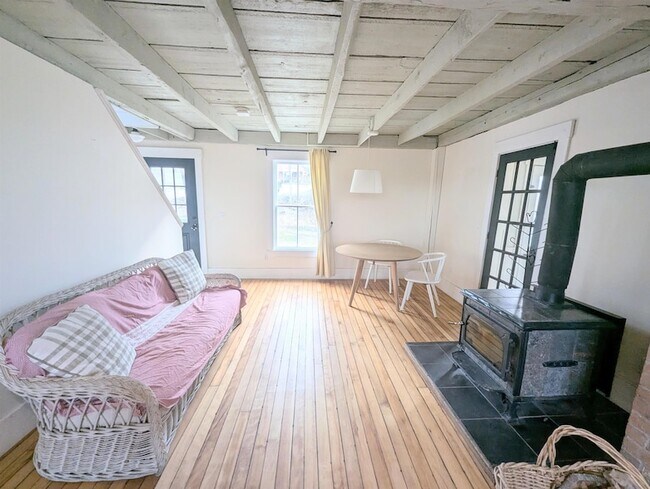 Building Photo - 33 Old Cemetery Rd