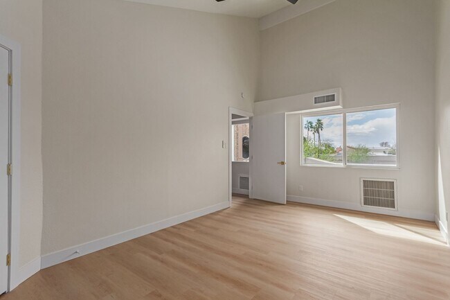 Building Photo - Charming 3-Bedroom Mid-Century Gem in the ...