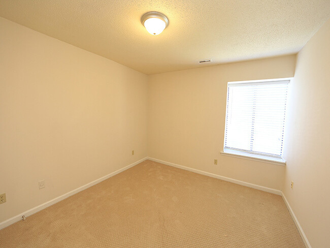 Building Photo - 3 Bedroom, One Level Townhome in North Bend!