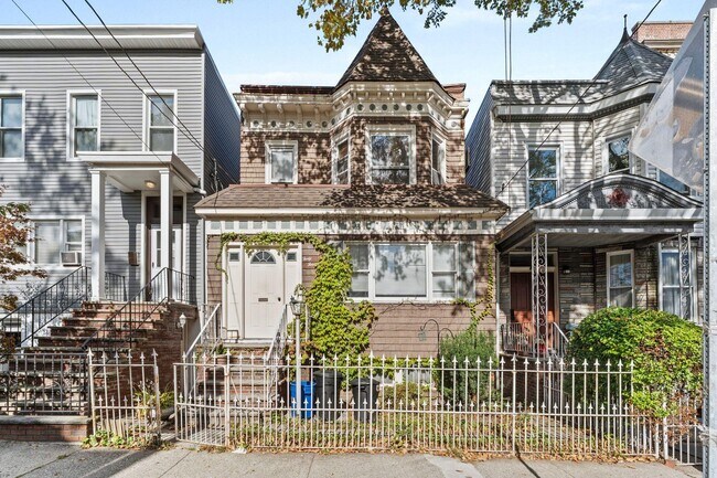 Primary Photo - 44 Booraem Ave