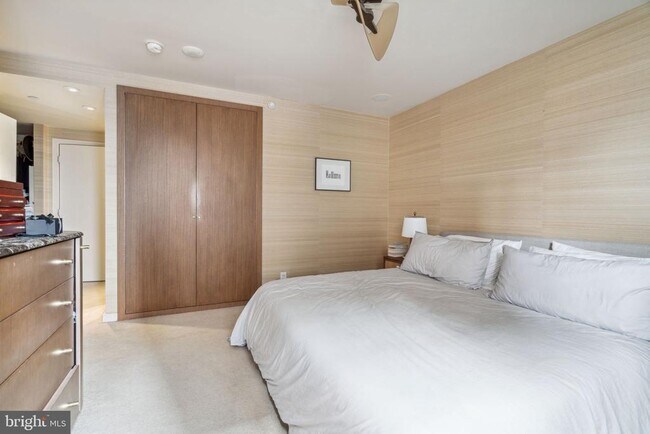 Building Photo - 219 S 18th St