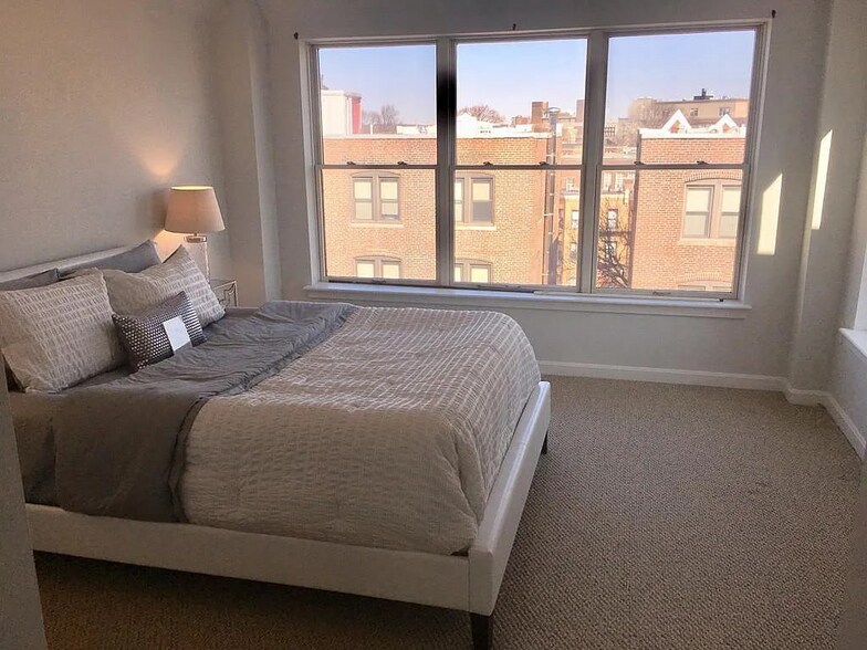 Primary Photo - 910 Beacon St