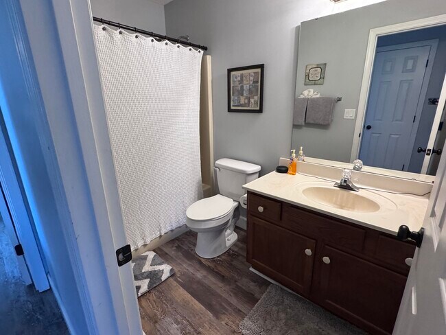 Building Photo - 315 Parkwood Pl