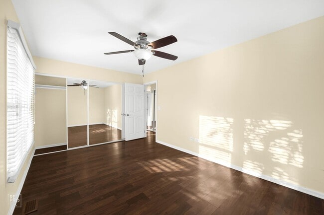 Building Photo - Schaumburg Ranch Two Bedroom One Bath with...