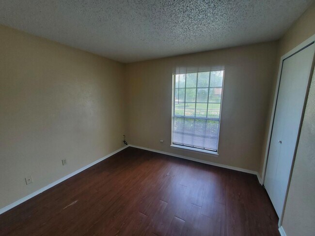 Building Photo - Move in ready home in Garland!