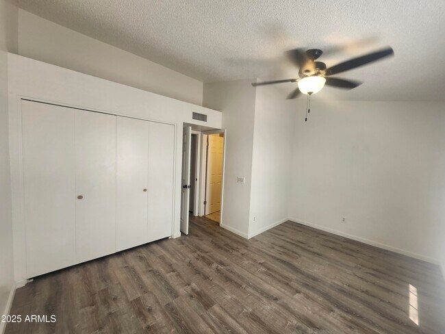 Building Photo - 6607 W Jamaica Dr