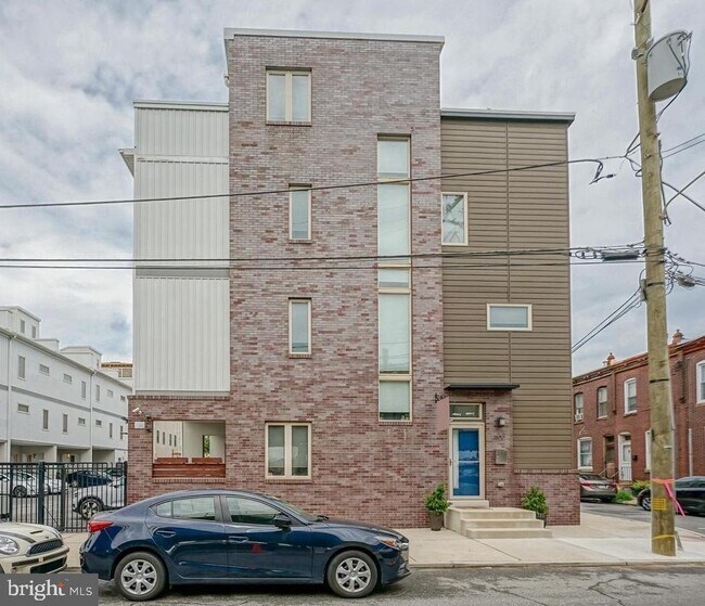 Building Photo - 1100 E Hewson St