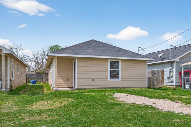 Building Photo - 7521 Dyer St