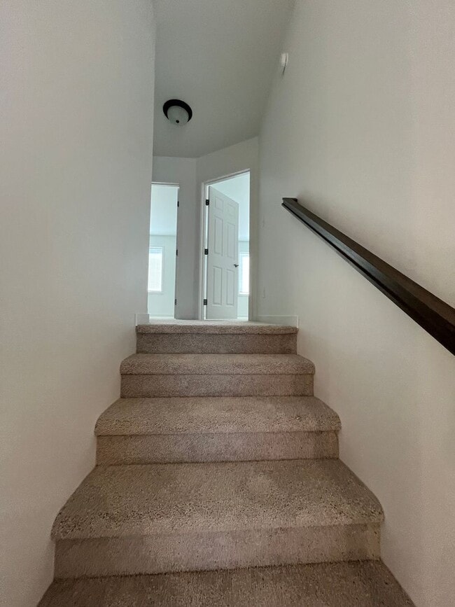 Building Photo - 3 Bed 3 Bath Townhome