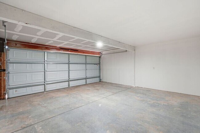 Building Photo - Spacious 3BR/2BA Tucson Retreat with 2-Car Garage & Expansive Patio