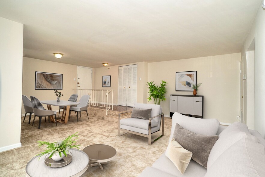 Living/Dining Area - Hickory Hill Apartments