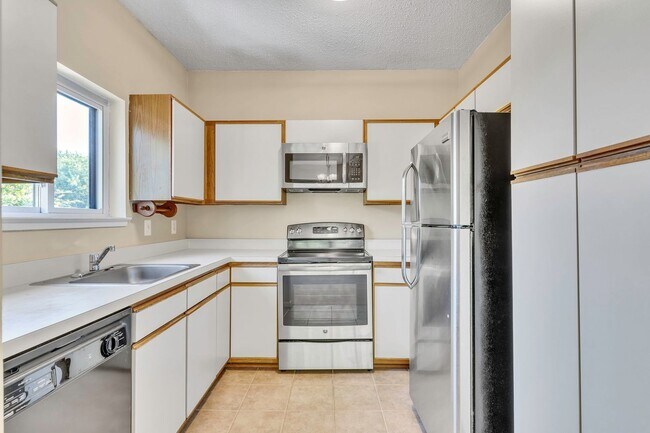 Building Photo - 11041 Villaridge Ct