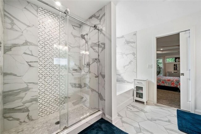 Building Photo - 2121 Harmony Dr