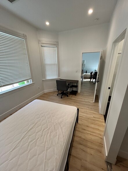 Building Photo - 1334 W 22nd St