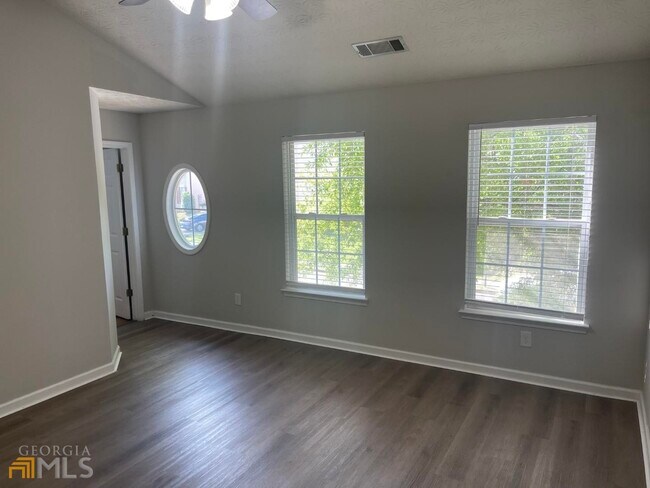 Building Photo - 4014 Carisbrook Dr