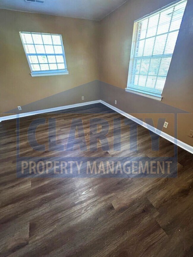 Building Photo - Large, four bedroom home in Chattanooga!