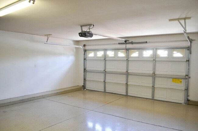 Building Photo - Spacious Riverlakes Golf Course Home with Pool, Spa & 3-Car Garage