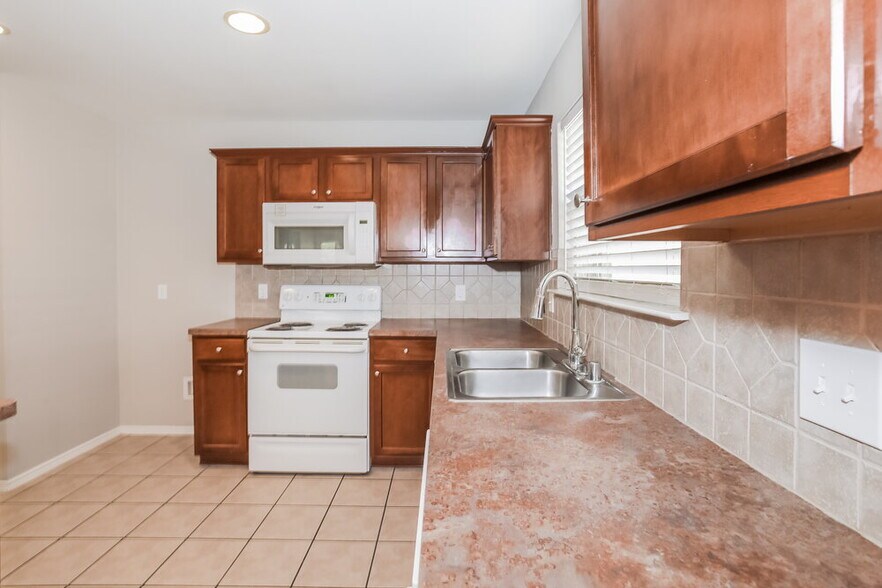 Building Photo - 8809 Sagebrush Trail