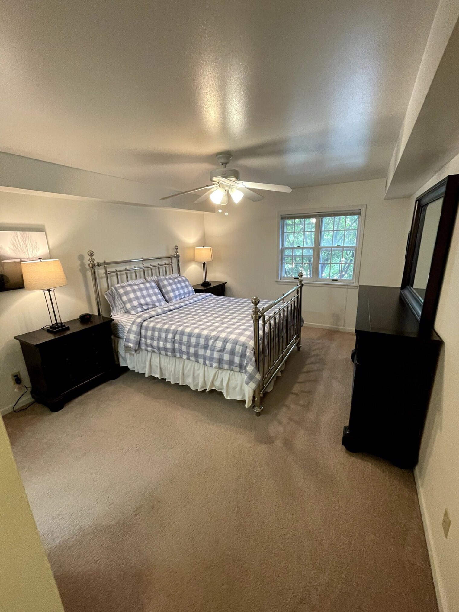 Building Photo - 1306a Summit Ave