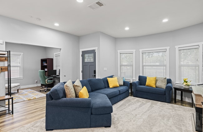 Building Photo - Updated Midtown Home