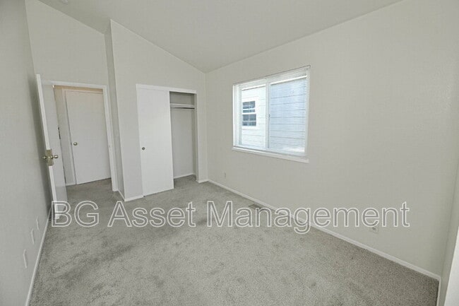 Building Photo - 810 Third St