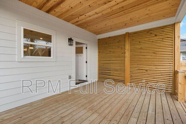 Building Photo - 1715B Heiman Street