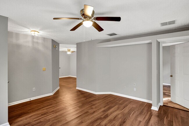 Building Photo - 3 bedroom/ 2 bathroom condo in gated Southern Bridge in ST Johns!