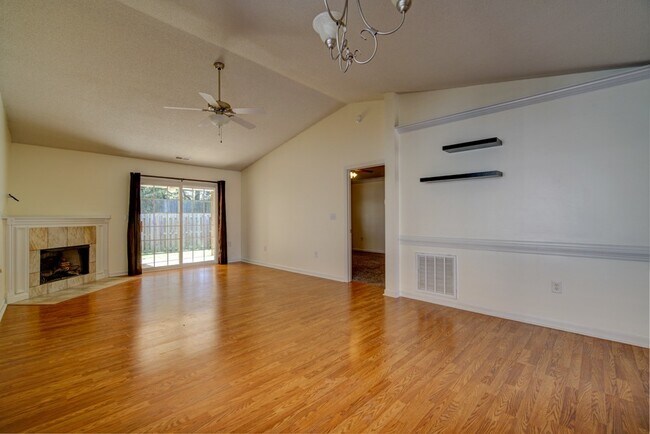 Building Photo - Large 2 BR, 2 BA Dual Master Suite in Boiling Springs Convenient to Shopping, Dining, Easy Access...