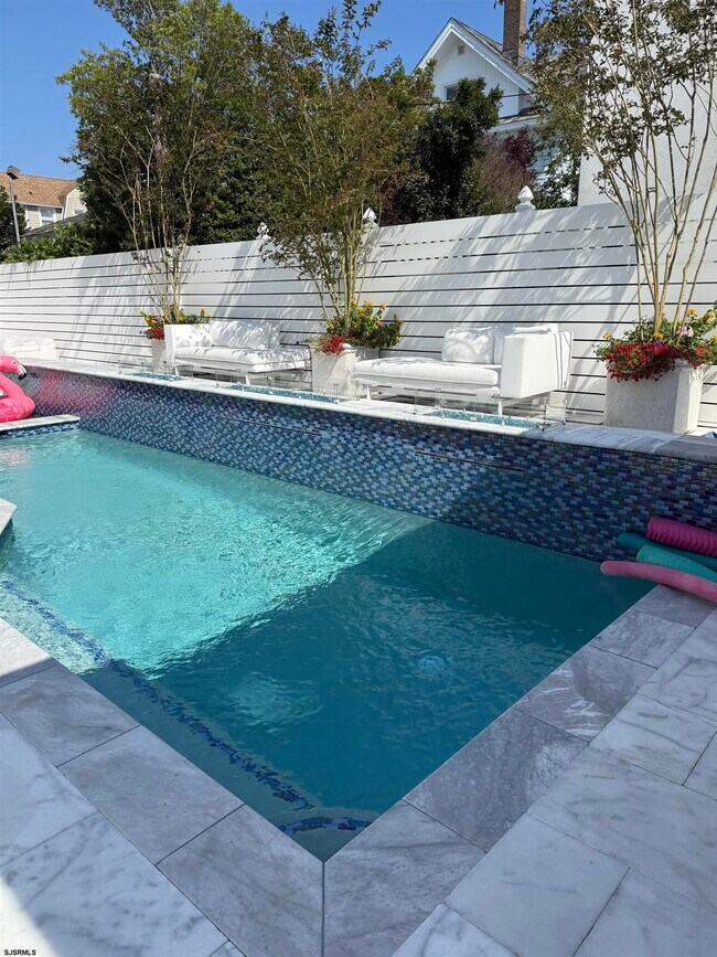 Building Photo - 16 S Somerset Ave