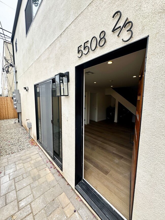 Building Photo - 5506 Barton Ave