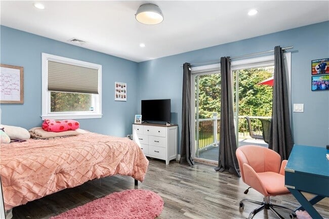 Building Photo - 4 James St