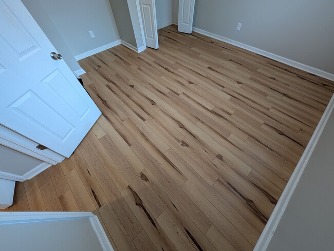 Building Photo - Room in House on Stone Mountain Dr