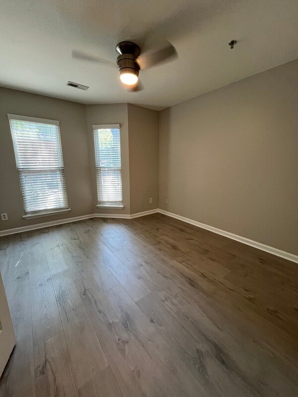 Building Photo - 517 N Graham St