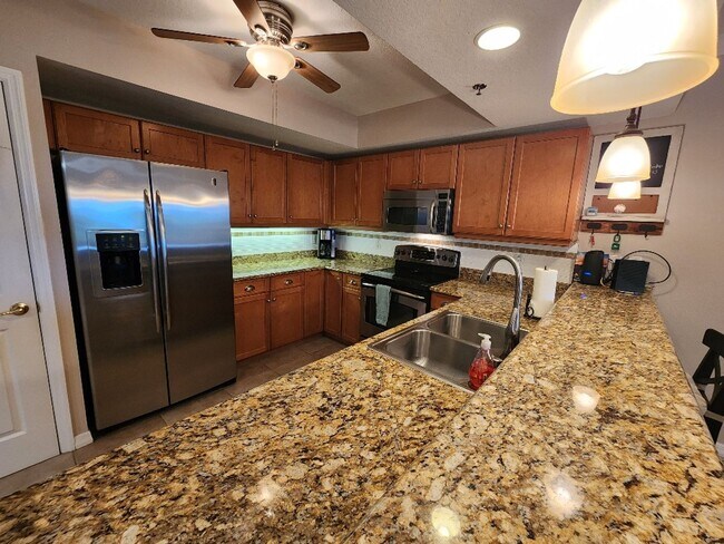 Building Photo - Beautiful Ocean Walk 3/2 Condo